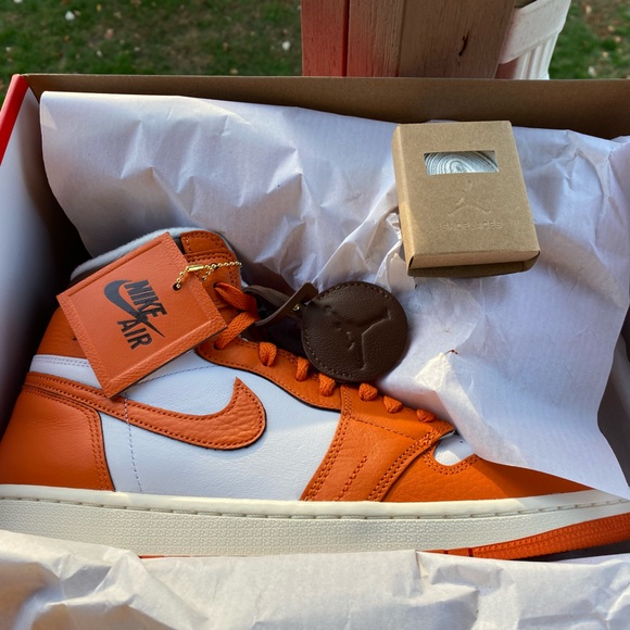 Jordan 1 Retro High OG Starfish size 12 Women = 10.5 Men Brand New In Box !!! - Picture 9 of 16